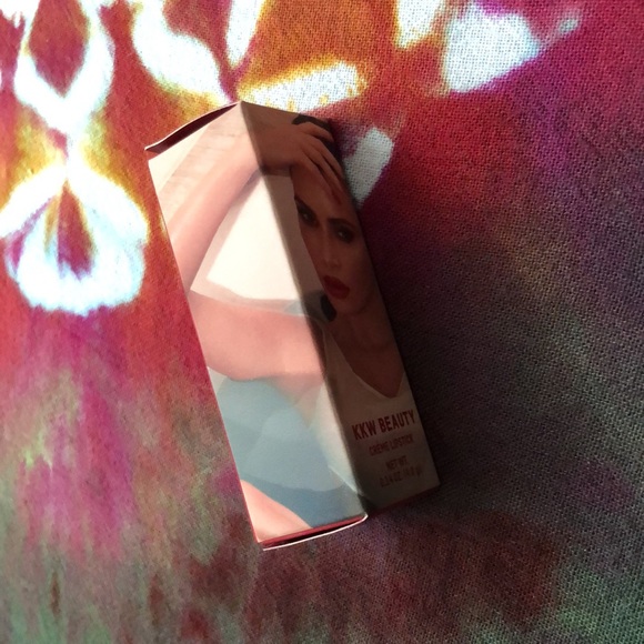 KKW Beauty ‘Classic Red’ Crème Lipstick💄 - Picture 4 of 5